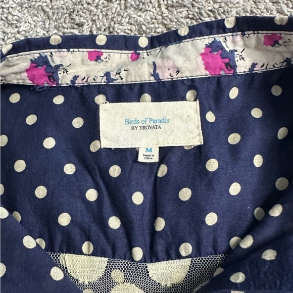 Birds of Paradis Trovata polka dot navy lace back shirt Medium lightweight work - Picture 7 of 11